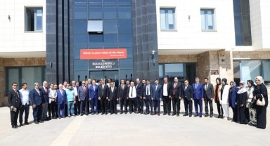 Dr. Fatih Erbakan Dulkadiroğlu Belediyesini ziyaret etti..