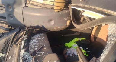Trafik kazasında sürücü ezilmekten son anda kurtuldu