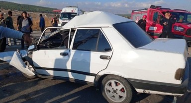 Traktörle Otomobil Çarpıştı: 1 Ölü, 3 Yaralı..