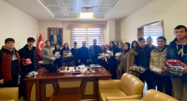 Göksun Anadolu Lisesi ÇEDES kulübünden hastane ziyareti 
