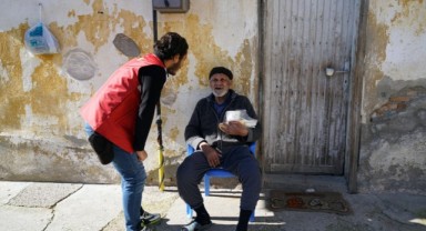 Büyükşehir’in Gönül Sofrası: Ulu Çınarlara Her Gün Sıcak Bir Dokunuş 