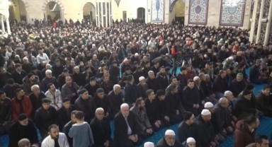 Kadir Gecesi'nde Abdulhamid Han Camii'nde 20 Bin Kişi İbadet Etti..