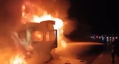 Seyir halindeki tır alev topuna döndü ..