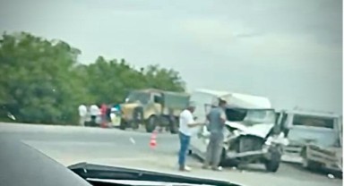 Kahramanmaraş’ta minibüs ile askeri araç çarpıştı: 3 yaralı..