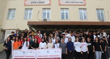 Mesut Çanak, Spor Lisesinde gençlerle tecrübelerini paylaştı..