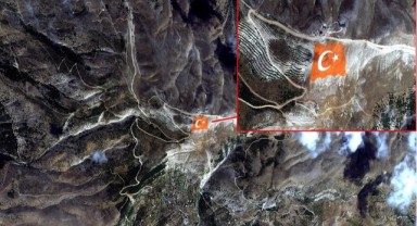 Milli Savunma Bakanlığı, Onikişubat Belediyesi'nin dünyanın en büyük Türk Bayrağı'nı uzaydan görüntüledi..