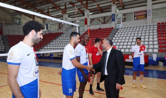 Onikişubat Belediyespor Voleybol Takımı kendi sahasında ilk maçına çıkıyor..