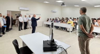 Rektör Bakan, Yeni Eğitim-Öğretim Yılının İlk Gününde Öğrencilerle Buluştu..
