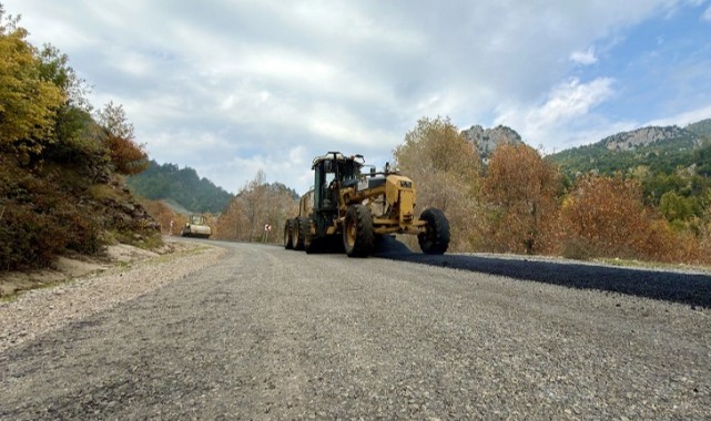Andırın’a Ulaşımı 20 Kilometre Kısaltan Arterde Son Çalışmalar Yapılıyor..