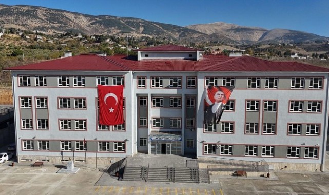 Kahramanmaraş’ta eğitim seferberliği: Depremin izleri siliniyor, 69 yeni okul hizmette..