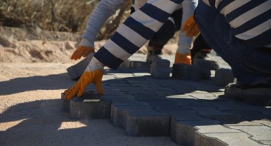 KOZLUDERE'DE KİLİT PARKE ÇALIŞMALARI HIZLA İLERLİYOR..