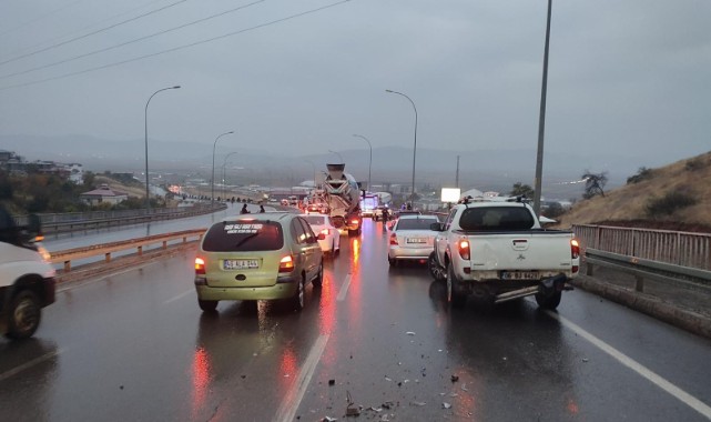 Zincirleme Kaza: 9 Araç Birbirine Girdi..