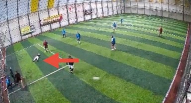  Halı sahada kalp krizi geçiren bir kişi hayatını kaybetti..