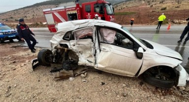 Kahramanmaraş’ta İki Otomobil Çarpıştı: 1 Ölü, 2 Yaralı..