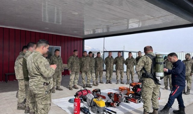 AFAD’dan TSK Personeline Depremde Arama ve Kurtarma Eğitimi..