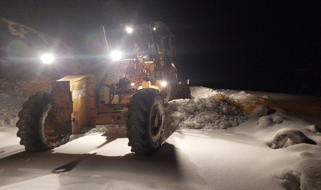 Büyükşehir, Kırsalda Karla Mücadelesini Kesintisiz Sürdürüyor..