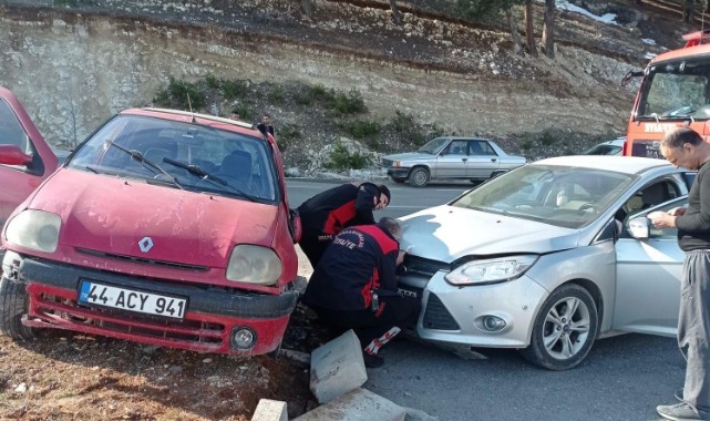 Kahramanmaraş’ta iki otomobil çarpıştı: 2 yaralı..