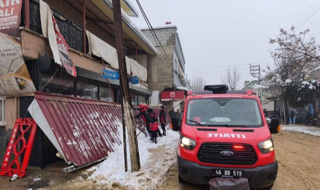 Karın Ağırlığı İşletme Sundurmasını Çökertti..