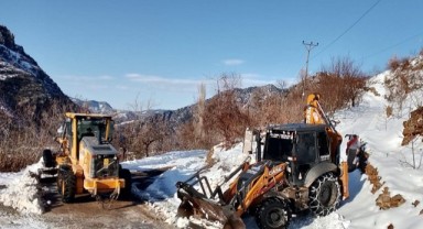 Onikişubat Belediyesi’nden kırsalda kesintisiz ulaşım için 7/24 karla mücadele..