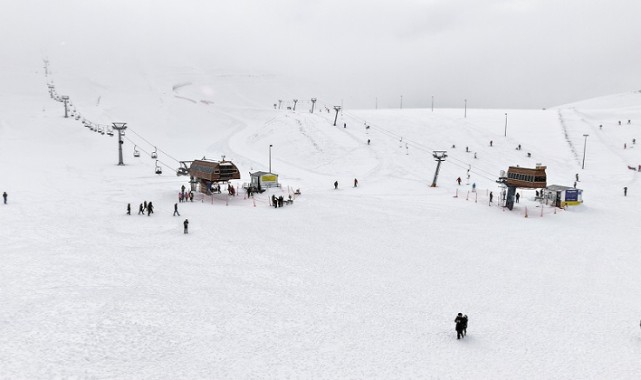 Akdeniz’in Kayak Merkezi Yedikuyular’a Yoğun İlgi..
