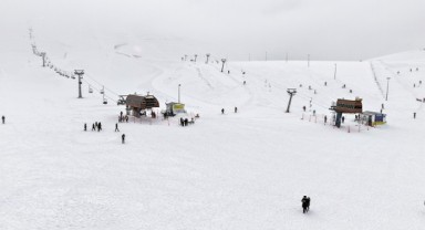 Akdeniz’in Kayak Merkezi Yedikuyular’a Yoğun İlgi..
