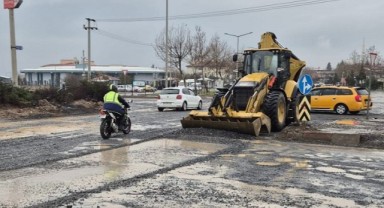 Büyükşehir, Yağışların Oluşturduğu Tahribatları Bir Bir Ortadan Kaldırıyor..