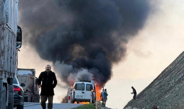  Seyir Halindeki Minibüs Alev Topuna Döndü..
