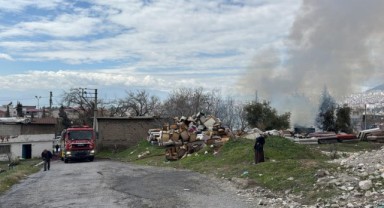 İkinci El Eşya Dükkanında Yangın Paniği Yaşandı 