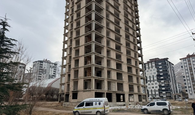 Kahramanmaraş’ta 18 Yaşındaki Genç Kız İnşaattan Atlayarak Hayatını Kaybetti 