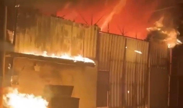 Kahramanmaraş’ta Depoda Yangın Çıktı 