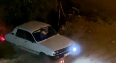 Yanan araçtan son anda kurtarıldı...