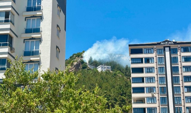 Kahramanmaraş’ta Ormanlık Alanda Çıkan Yangın Söndürüldü