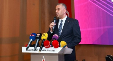Onikişubat Belediyesi’nin Evlilik Okulu’nu tamamlayan ilk 50 çift sertifikalarını aldı..