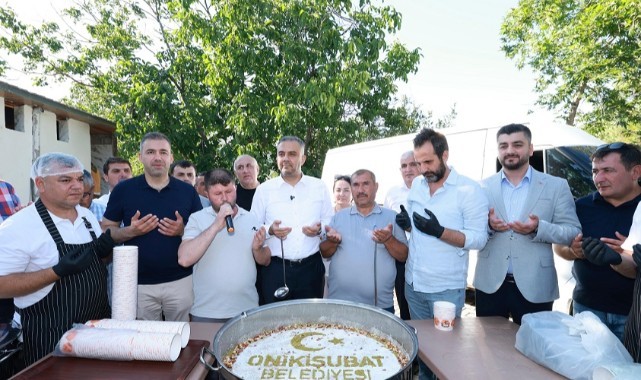 Başkan Toptaş, Dönüklü Mahallesi sakinleriyle aşure sofrasında buluştu..