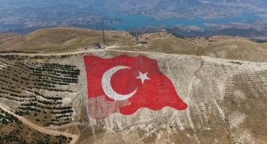 Dünyanın En Büyük Türk Bayrağı, Yeniden İlk Günkü Görkemine Kavuştu 