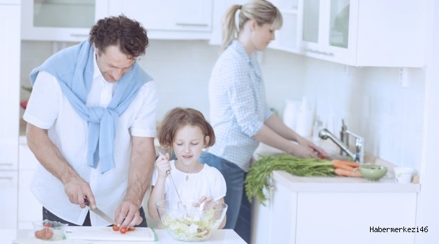 AKŞAM NEDEN DAHA FAZLA YEMEK YENEBİLİR?
