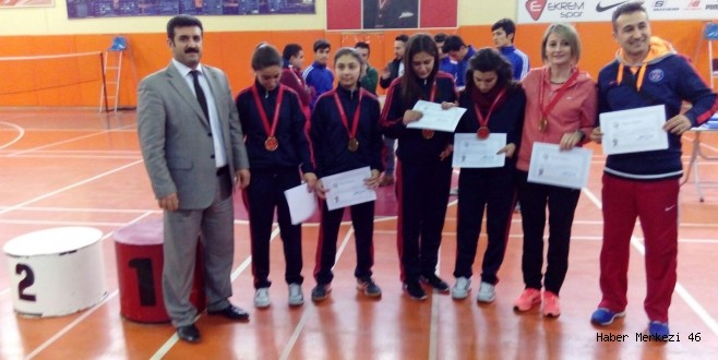 BADMİNTON GRUP MÜSABAKALARI SONUÇLANDI
