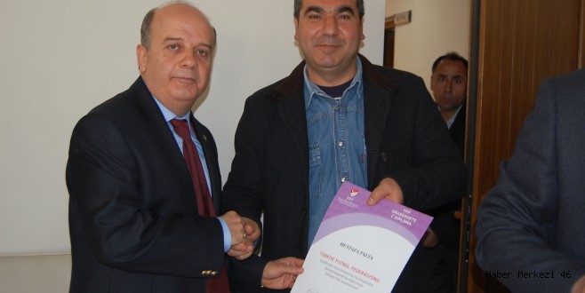 Başarılı Antrenörlere Belge Verildi