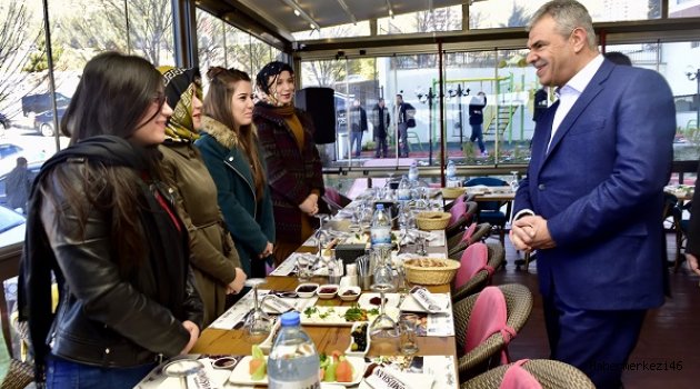 BAŞBAKAN YARDIMCISI KAYNAK GENCLERLE BULUSTU..