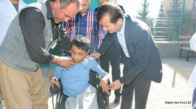 BAŞKAN BOZDAĞ’DAN, ENGELLİLERE TEKERLEKLİ SANDALYE DESTEĞİ DEVAM EDİYOR
