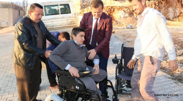 BAŞKAN BOZDAĞ ENGELLİ VATANDAŞ OSMANIN YÜZÜNÜ GÜLDÜRMEYE DEVAM EDİYOR