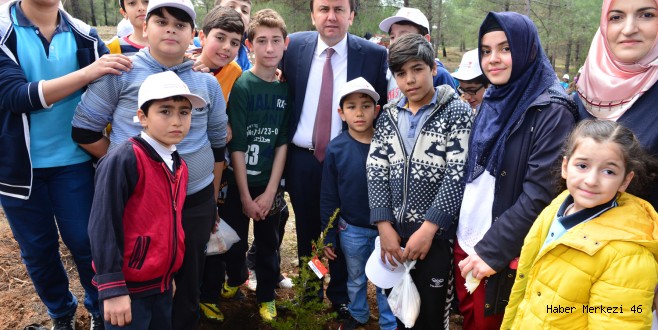 Başkan Erkoç Öğrencilerle Fidan Dikti