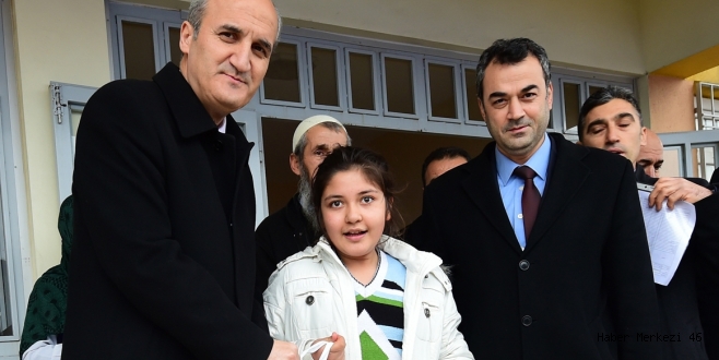 BAŞKAN KARNE DAĞITTI