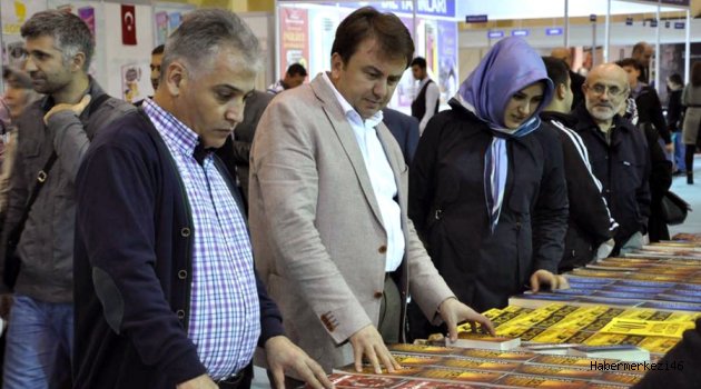 BAŞKAN KİTAP FUARINI İNCELEDİ