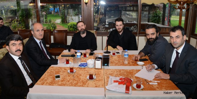 BAŞKAN OKAY, RADYO 7’DE TALHA BORA ÖGE’NİN KONUĞU OLDU