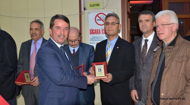 BAŞKAN OKUMUŞ’A BAŞARI PLAKETİ VERİLDİ