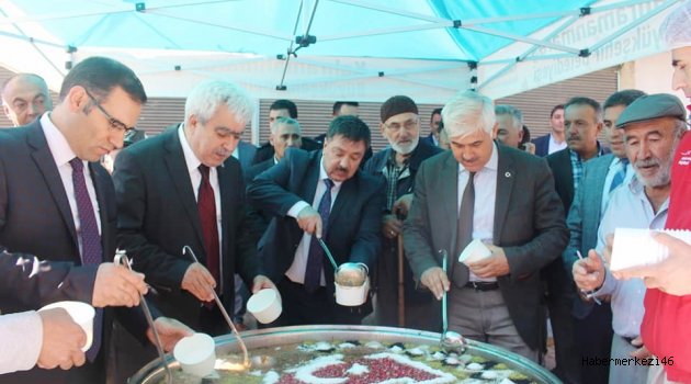BÜYÜKŞEHİR’DEN EKİNÖZÜ’NDE BİNLERCE KİŞİYE AŞURE İKRAMI