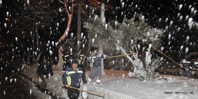 BÜYÜKŞEHİR’DEN GECE MESAİSİ