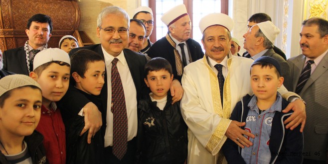 ÇANAKKALE ZAFERİNİN RUHU ABDÜLHAMİTHAN CAMİİNDE ATTI