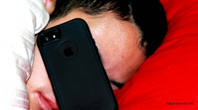 CEP TELEFONUYLA UYUMAK, KANSER VE KISIRLIK NEDENİ!